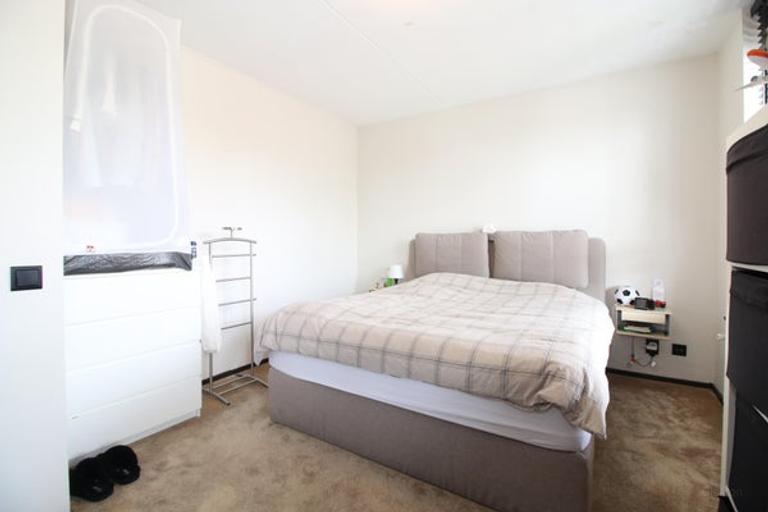 Bright 1-bedroom apartment with elevator - Image 5