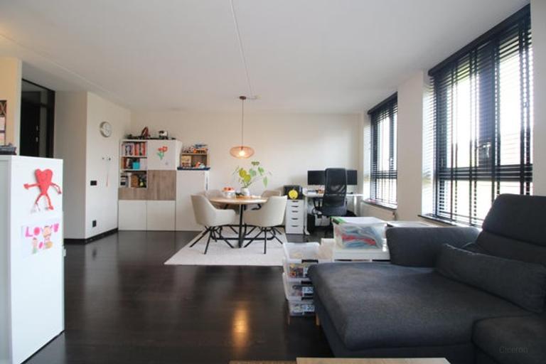 Bright 1-bedroom apartment with elevator - Image 6