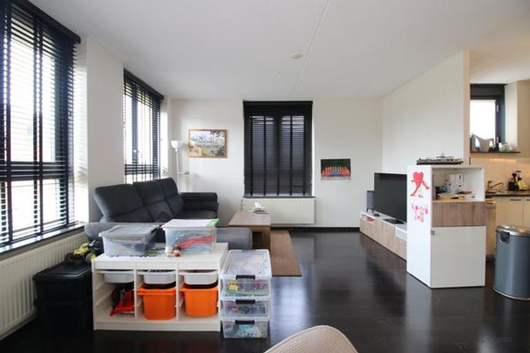 Bright 1-bedroom apartment with elevator - Image 7