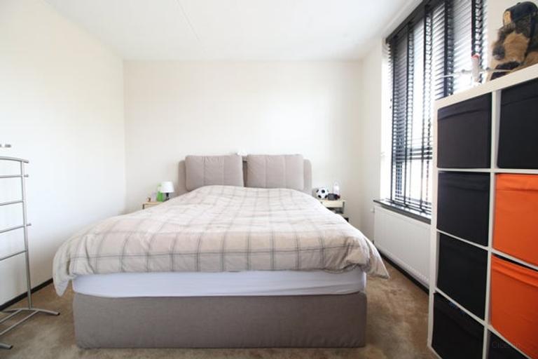 Bright 1-bedroom apartment with elevator - Image 11