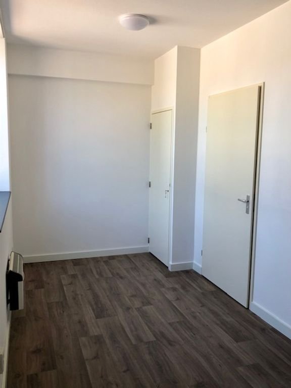 Apartment with balcony and parking space - Image 5