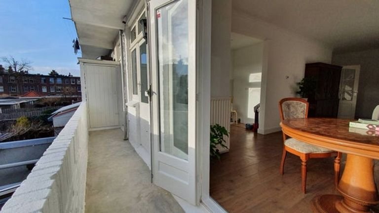 Furnished 4-room apartment with balcony - Image 4
