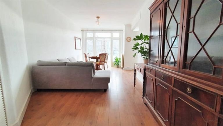 Furnished 4-room apartment with balcony - Image 5