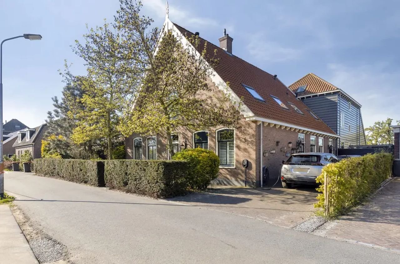 Farmhouse with garden in Assum - Image 1