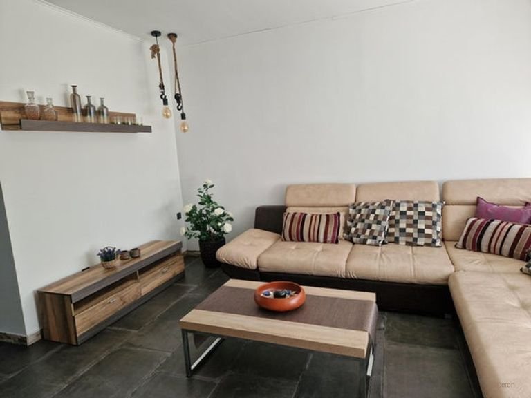 Gezinswoning met 4 slaapkamers en tuin - Afbeelding 2