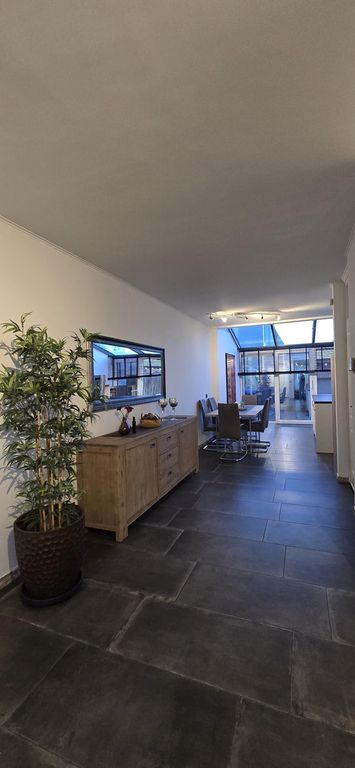 Gezinswoning met 4 slaapkamers en tuin - Afbeelding 4
