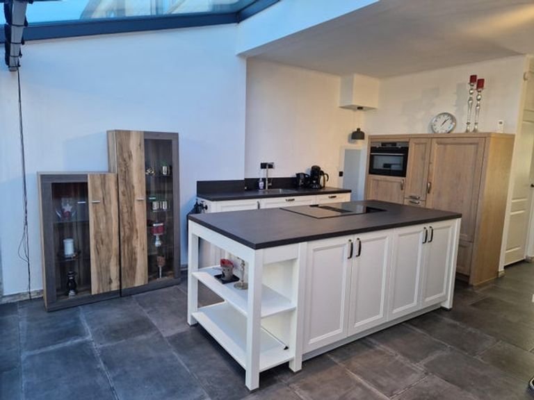 Gezinswoning met 4 slaapkamers en tuin - Afbeelding 9