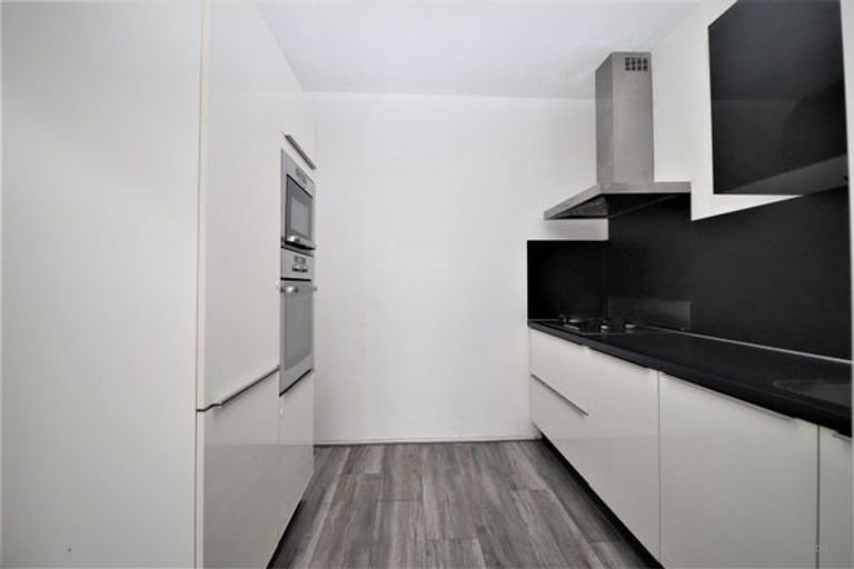 86 m2 met 3 slaapkamers aan Zuidplein - Afbeelding 2