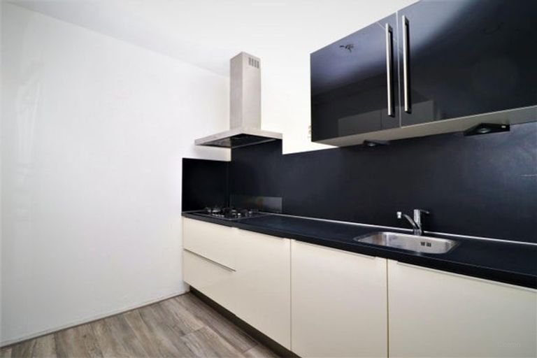 86 m2 met 3 slaapkamers aan Zuidplein - Afbeelding 1