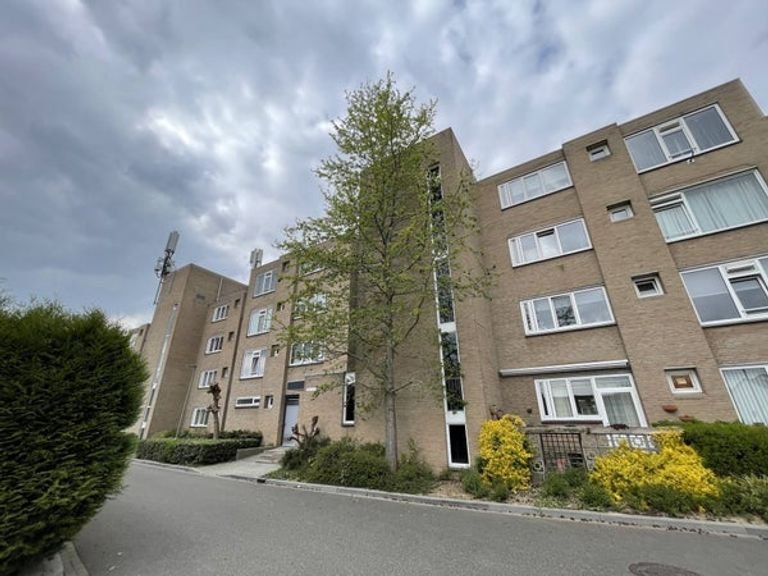 Ground-floor 1-bedroom apartment with balcony - Image 14