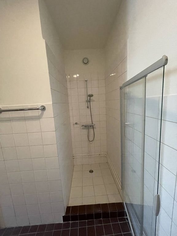 Ground-floor 1-bedroom apartment with balcony - Image 9