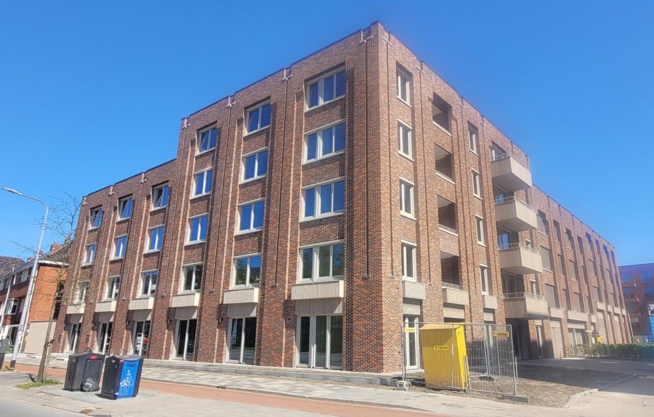 2-room apartment with balcony in Grunobuurt - Image 3