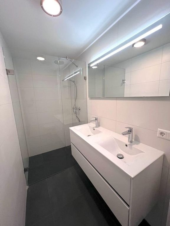 3-bedroom apartment with garden - Image 12