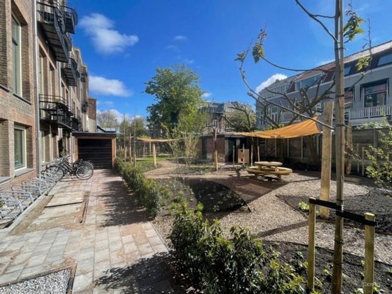 3-bedroom apartment with garden - Image 2