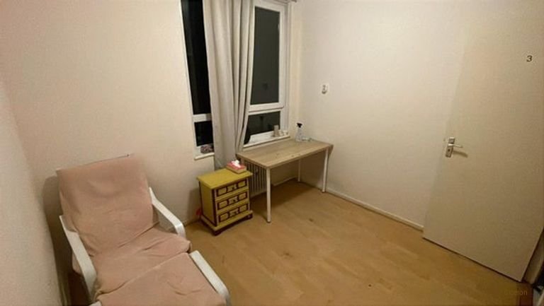 Room with Balcony Near UT - Image 2