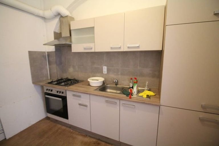 Furnished Room with Roof Terrace - Image 4
