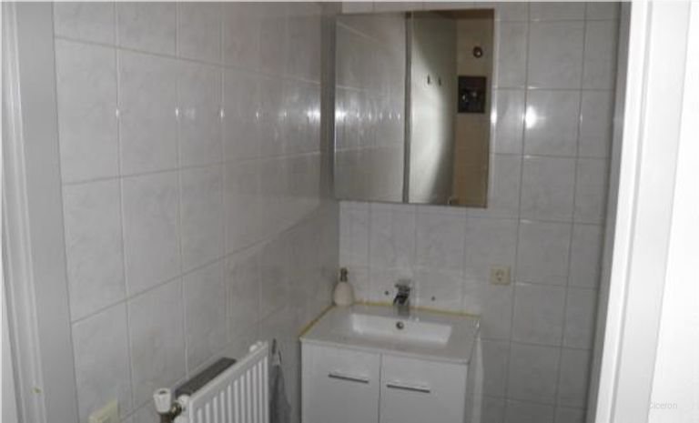 Studio met parkeerplek nabij centrum - Afbeelding 2