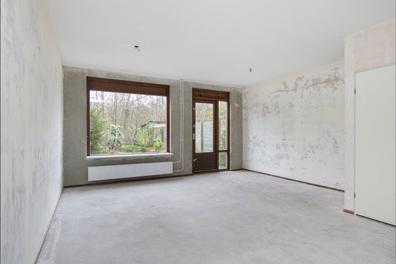 Family home with garden in De Leyens - Image 2