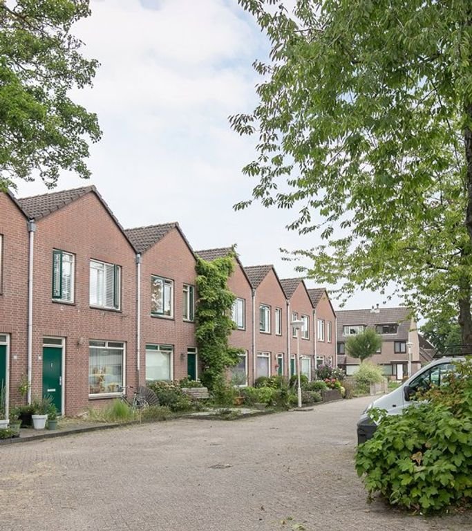 Family home with garden in De Leyens - Image 5