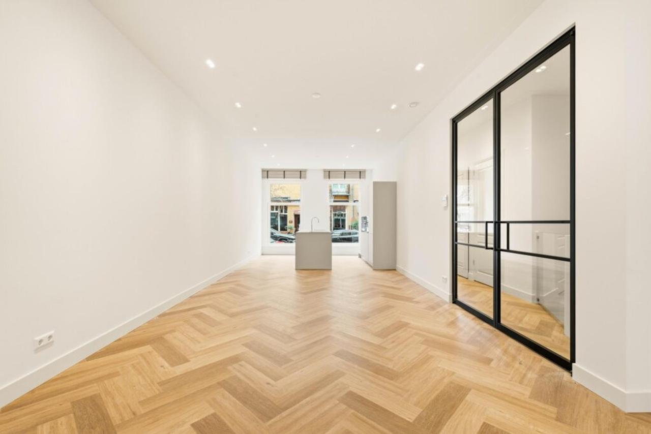 148 m² Family Home with Garden in Oud-Zuid - Image 2