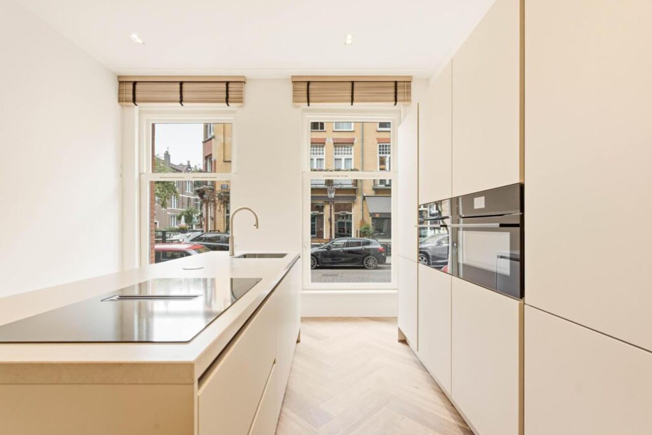 148 m² Family Home with Garden in Oud-Zuid - Image 5