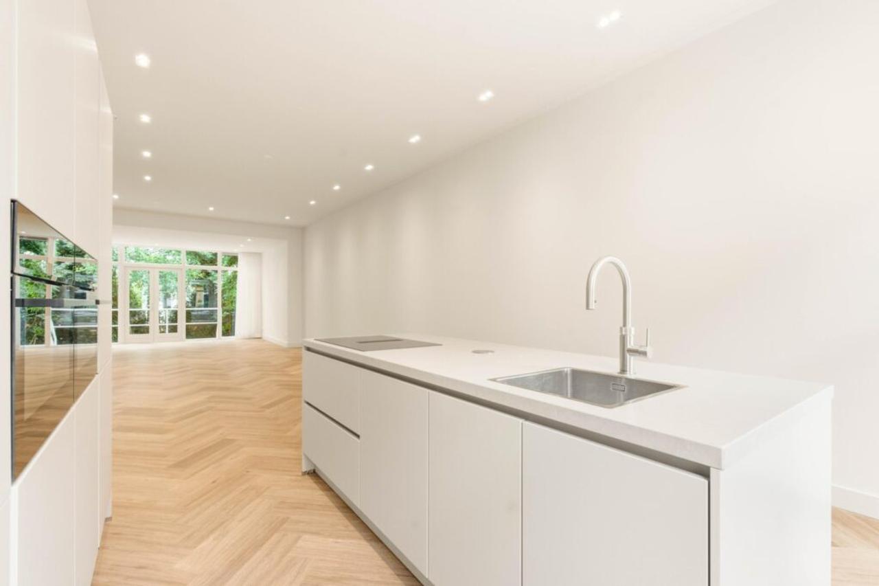 148 m² Family Home with Garden in Oud-Zuid - Image 6