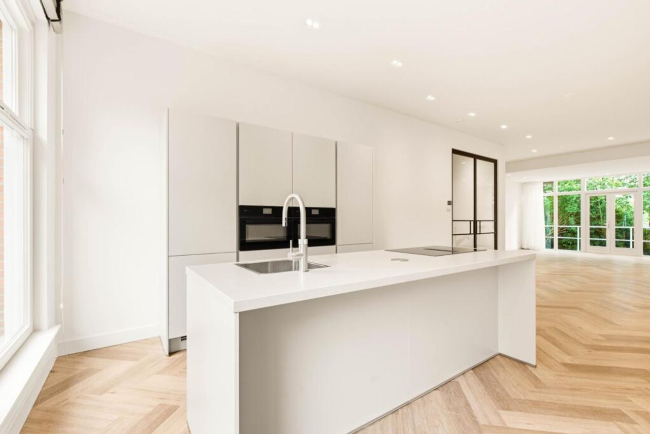 148 m² Family Home with Garden in Oud-Zuid - Image 7