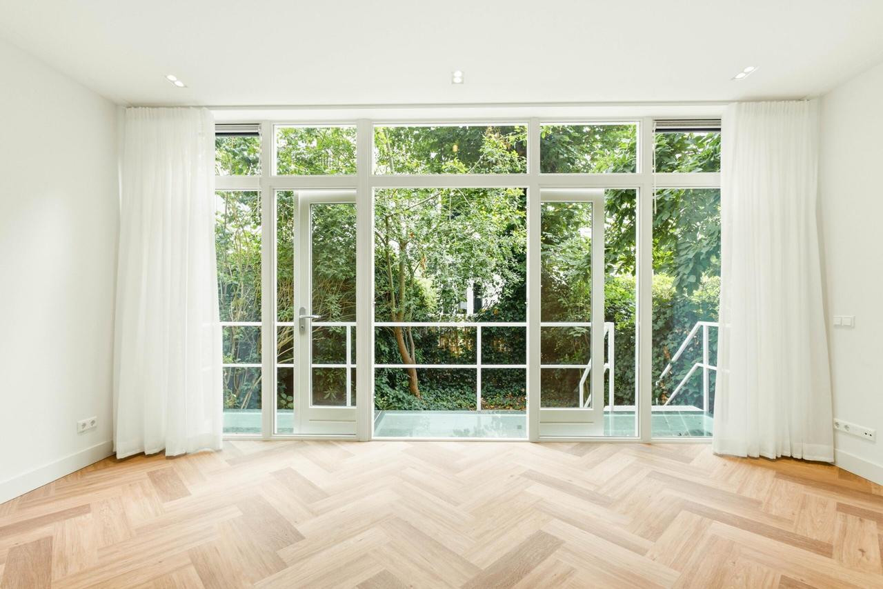 148 m² Family Home with Garden in Oud-Zuid - Image 10