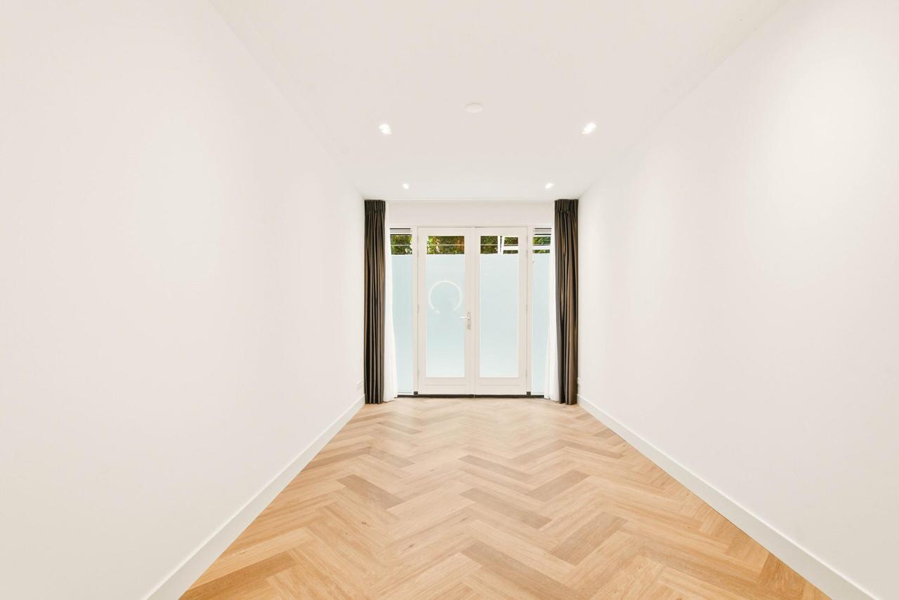 148 m² Family Home with Garden in Oud-Zuid - Image 13