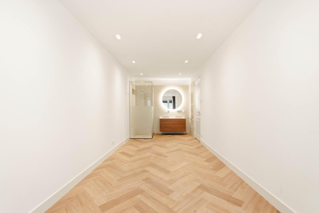 148 m² Family Home with Garden in Oud-Zuid - Image 14