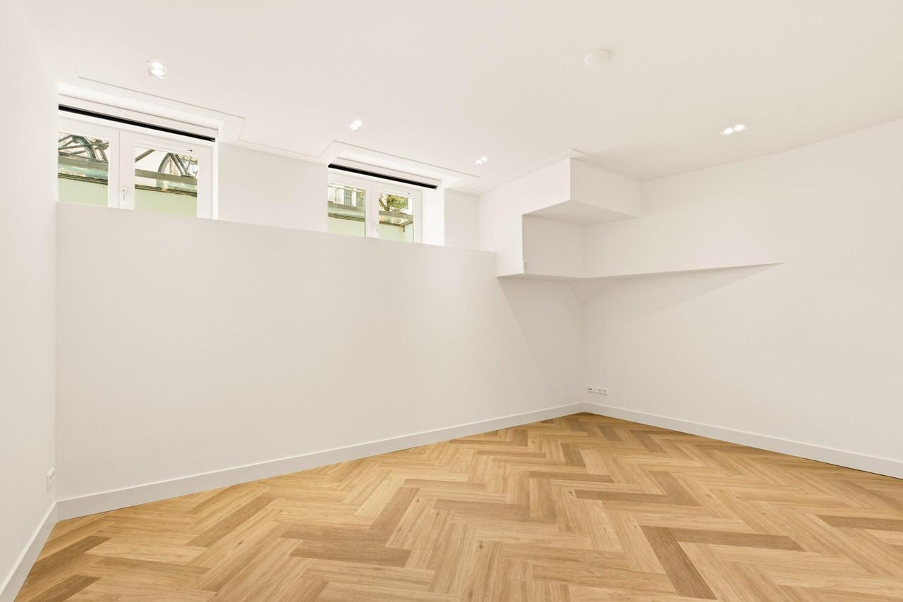 148 m² Family Home with Garden in Oud-Zuid - Image 18