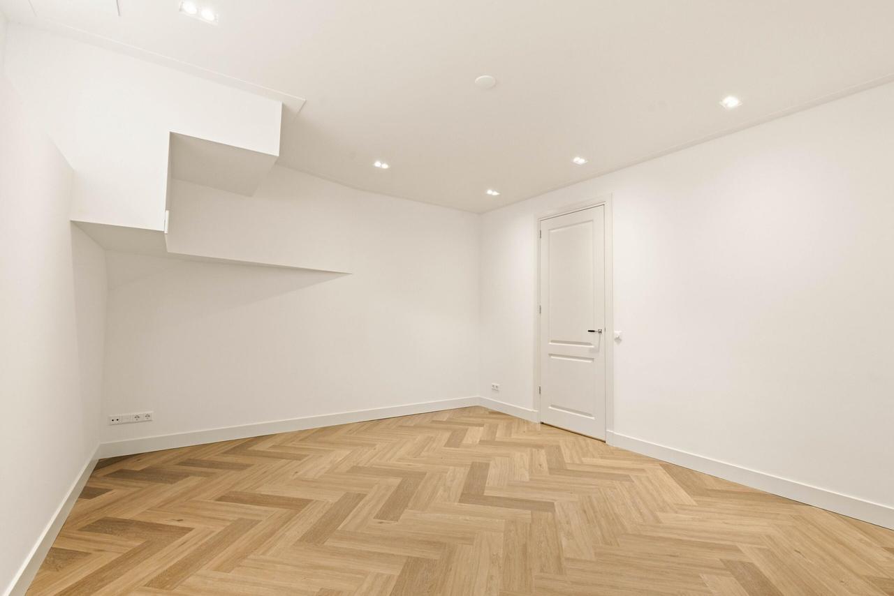 148 m² Family Home with Garden in Oud-Zuid - Image 19