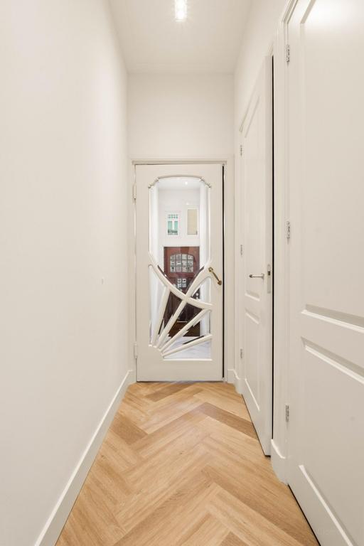148 m² Family Home with Garden in Oud-Zuid - Image 24