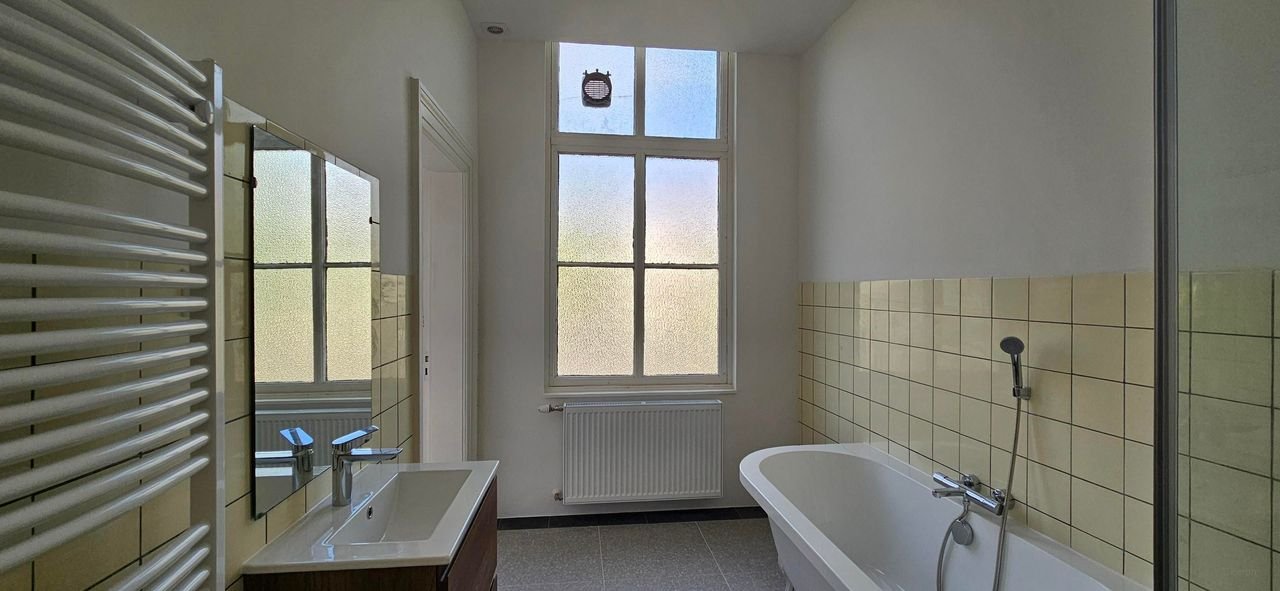 Licht 2-kamerappartement aan gracht - Afbeelding 12