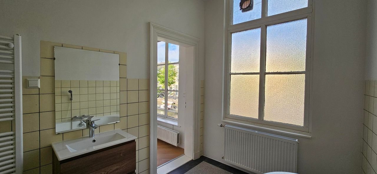 Licht 2-kamerappartement aan gracht - Afbeelding 11