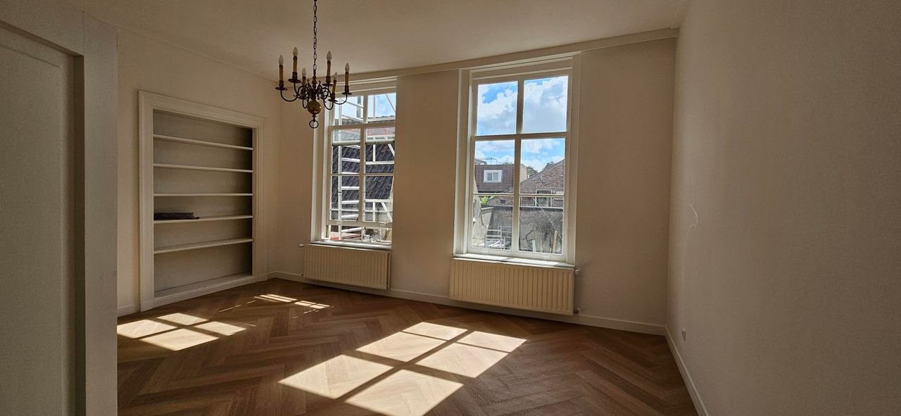Licht 2-kamerappartement aan gracht - Afbeelding 14
