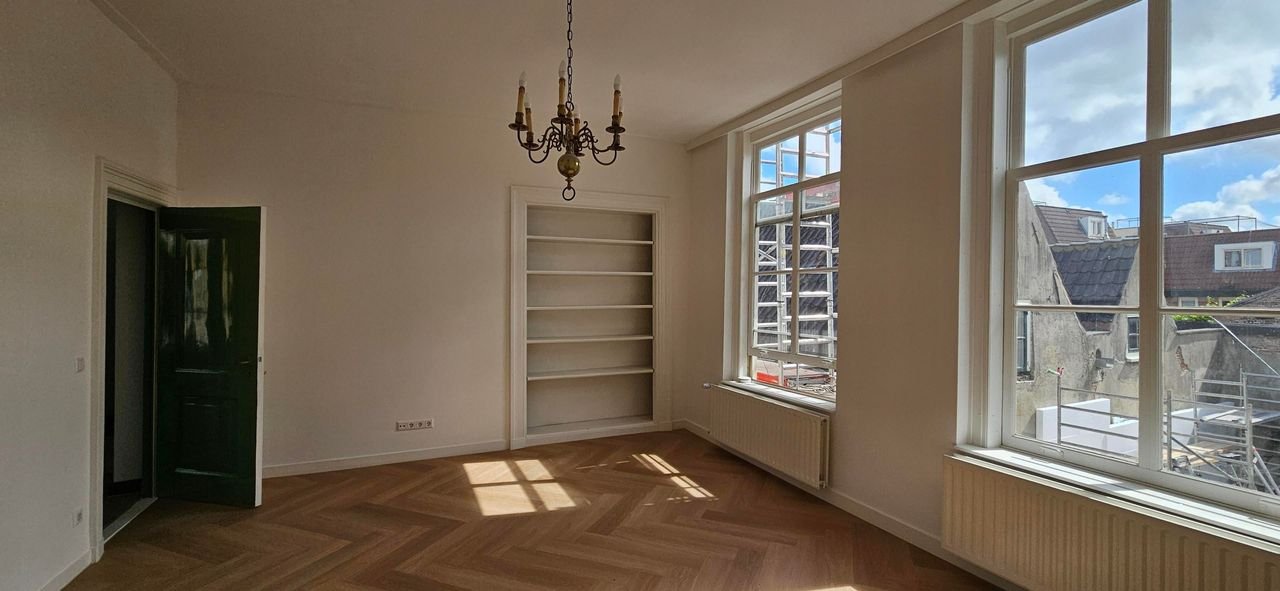 Licht 2-kamerappartement aan gracht - Afbeelding 15