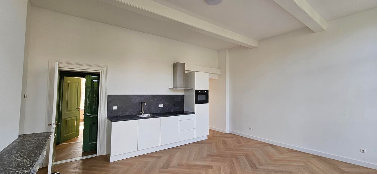 Licht 2-kamerappartement aan gracht - Afbeelding 8