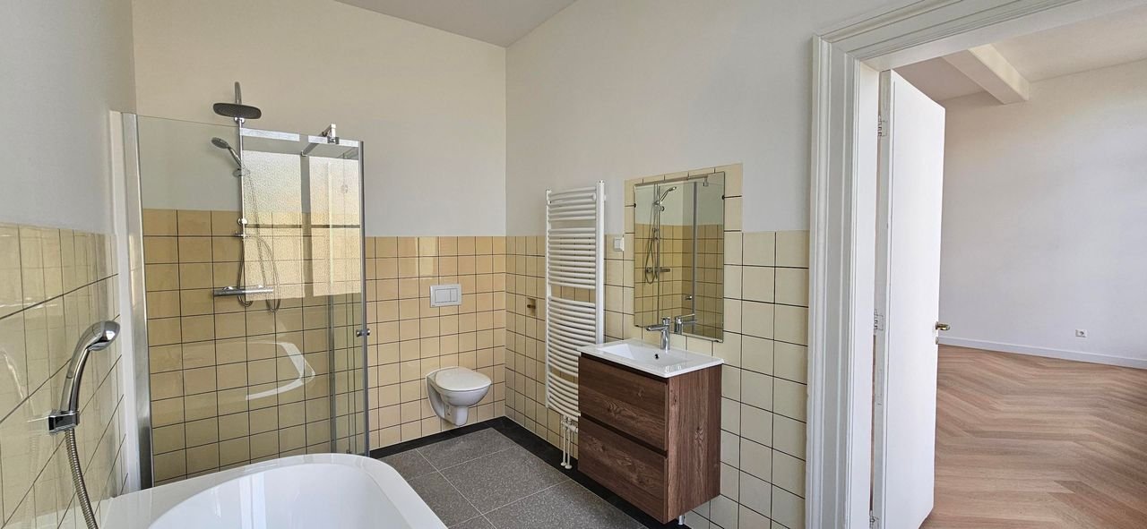 Licht 2-kamerappartement aan gracht - Afbeelding 10