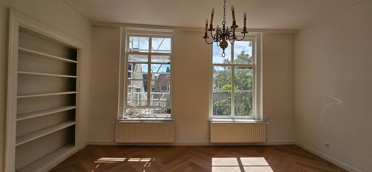 Licht 2-kamerappartement aan gracht - Afbeelding 18