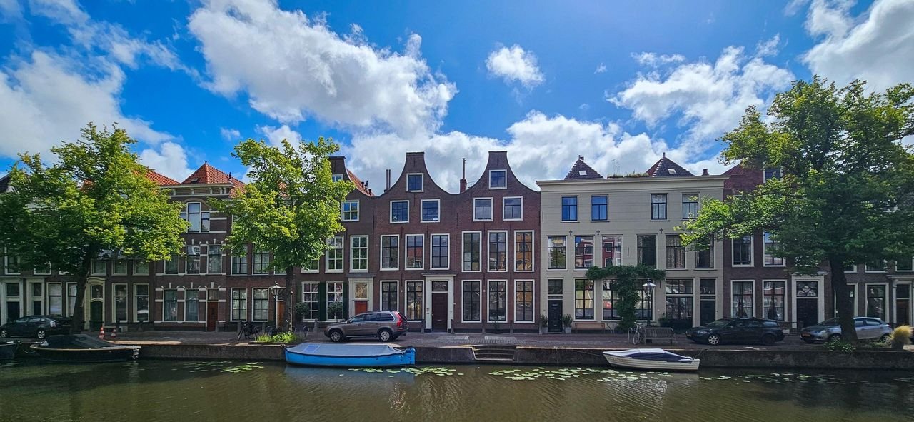 Licht 2-kamerappartement aan gracht - Afbeelding 1