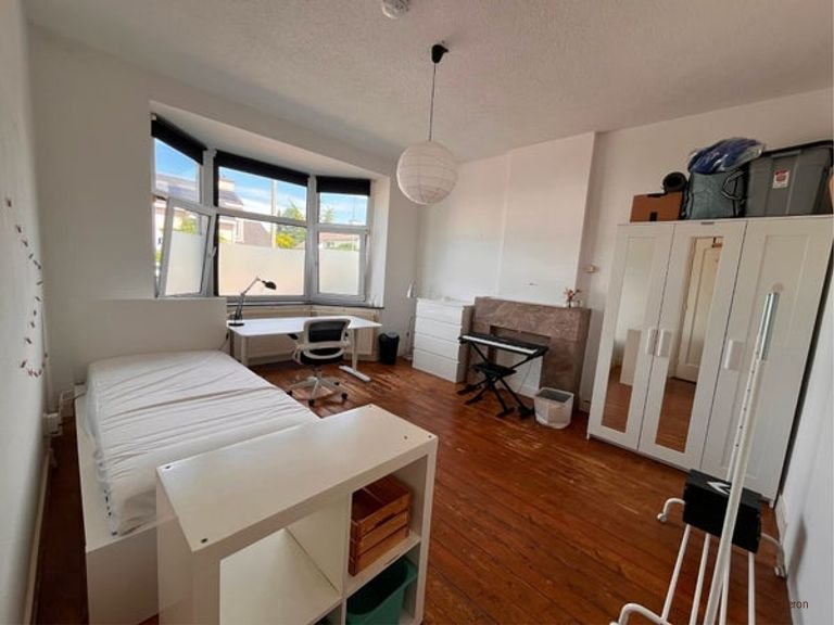 Furnished student room with garden - Image 2