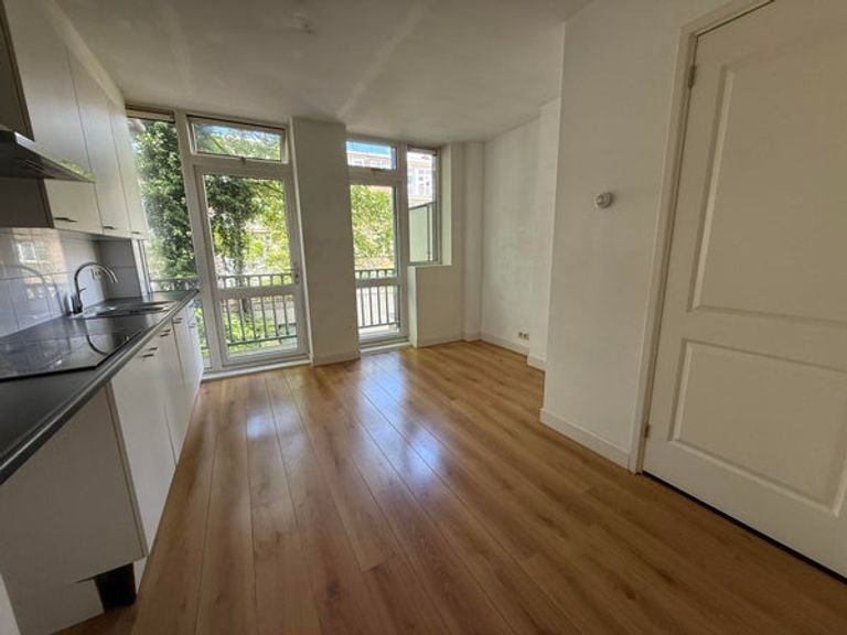 64 m2 met 2 slaapkamers in De Pijp - Afbeelding 2