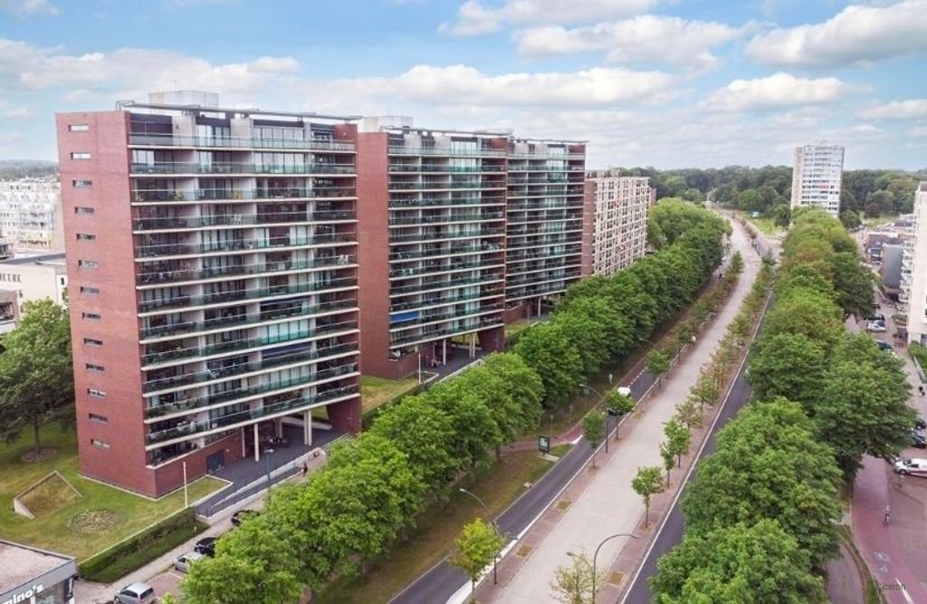 Gemeubileerd 3-kamerappartement met parkeerplek - Afbeelding 1