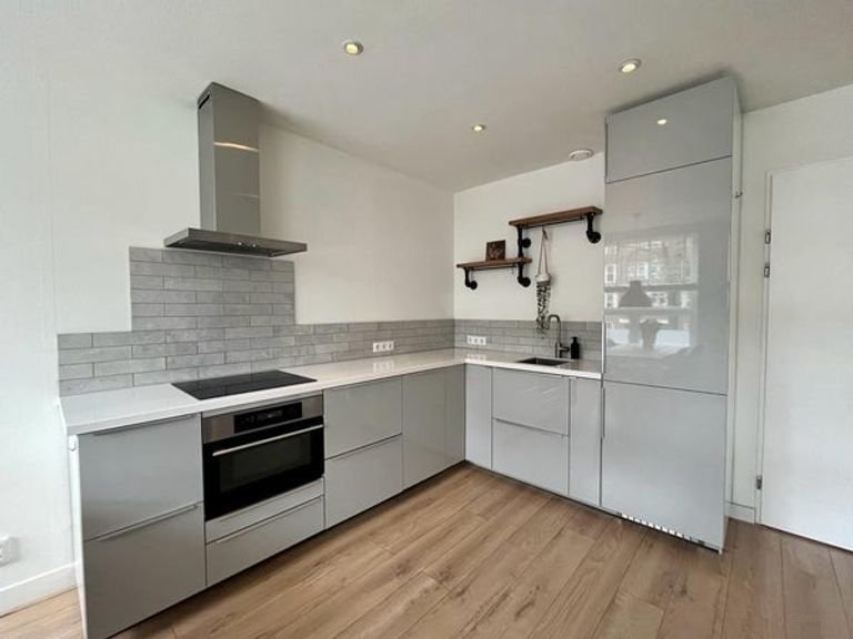 Gemeubileerd 3-kamerappartement met balkon - Afbeelding 4
