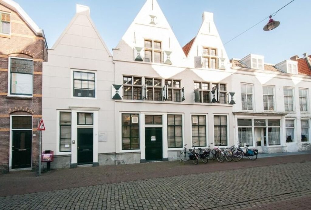 Apartment with parking in the heart of Middelburg - Image 1