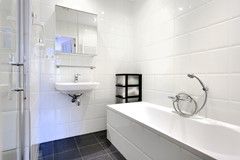 Licht hoekappartement aan het water - Afbeelding 12