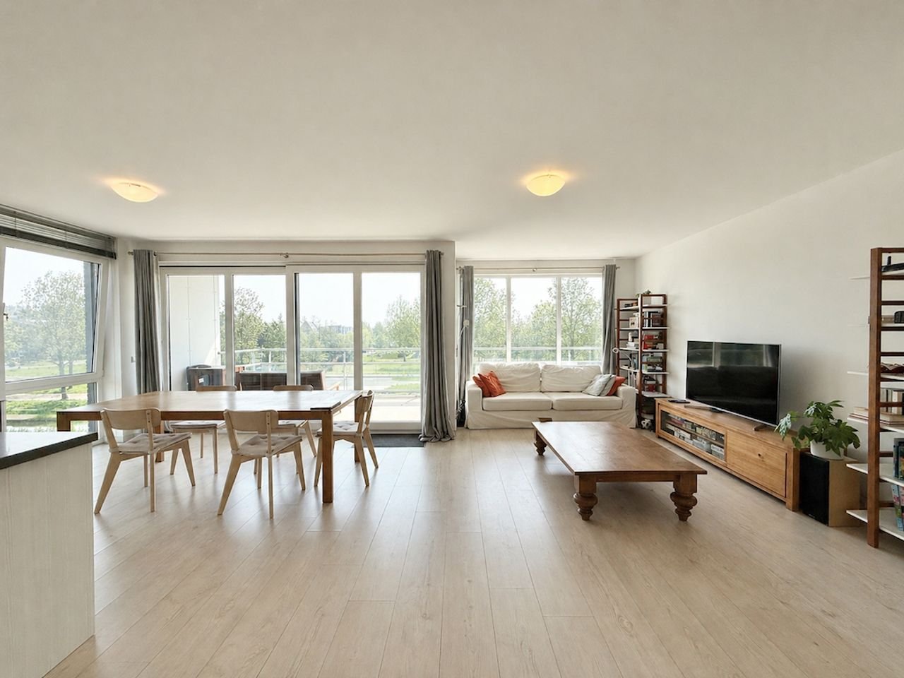 4 slaapkamers met balkon in Amstelveen - Afbeelding 3