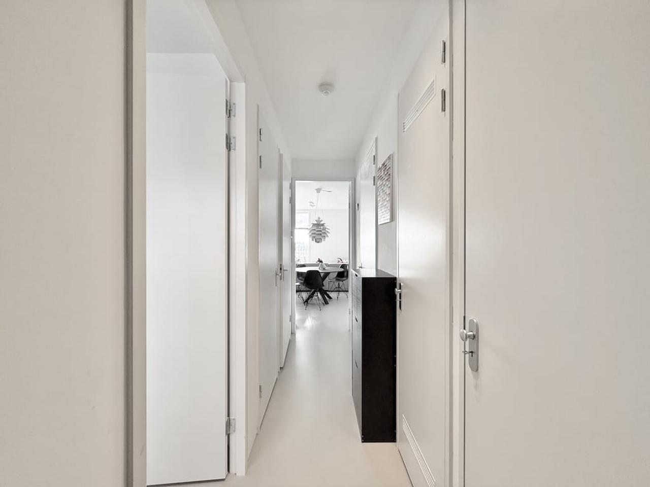 Furnished apartment with balcony by the IJ - Image 11