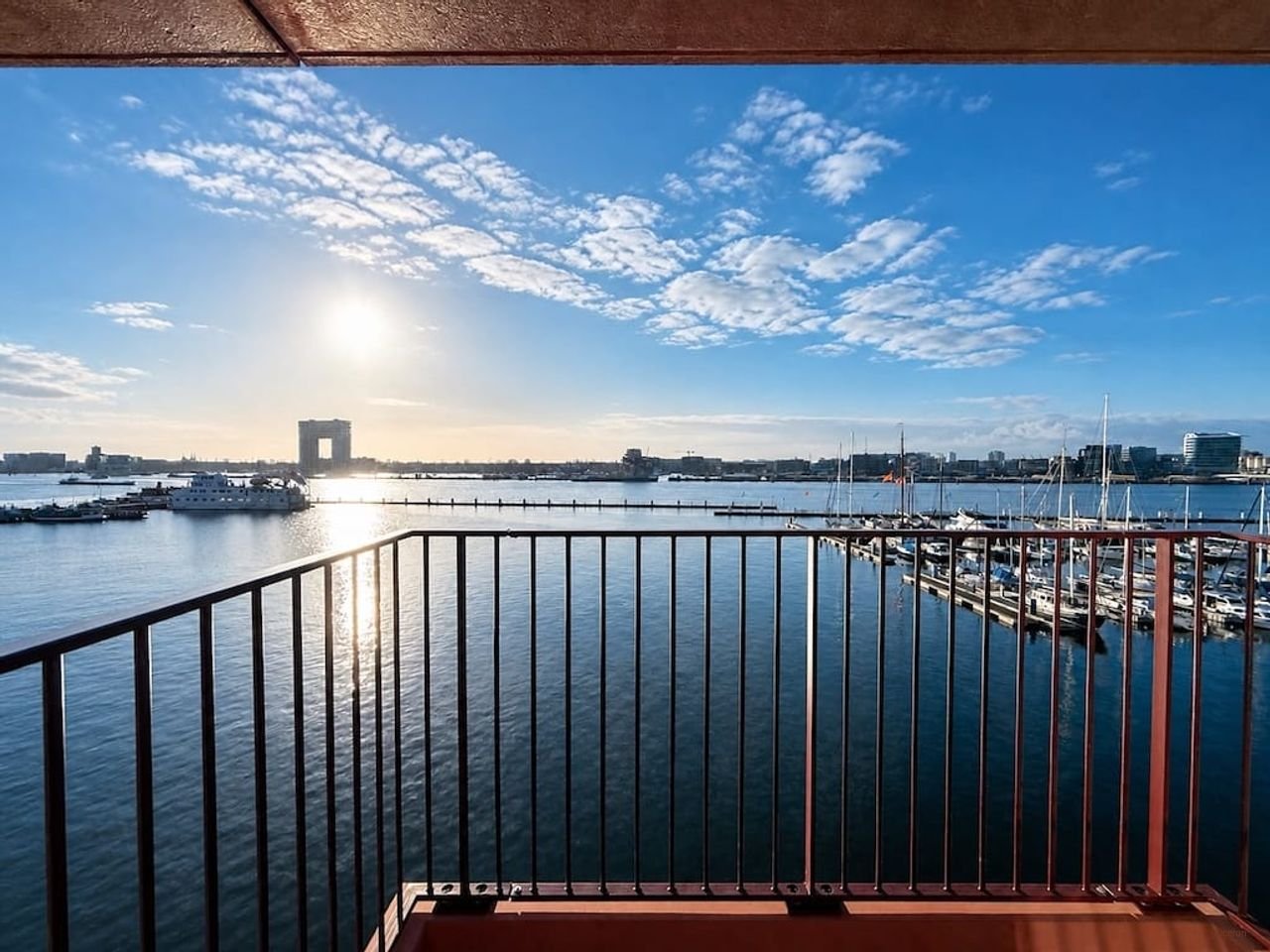 Licht appartement aan het IJ op de NDSM-werf - Afbeelding 8